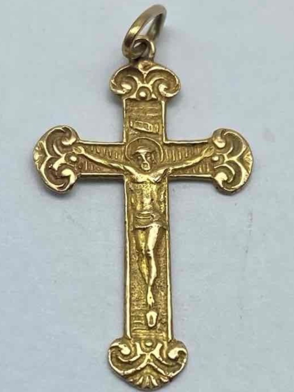 18K Yellow Gold Crucifix Cross Pendant Ornate Scroll Design 1 1/8"